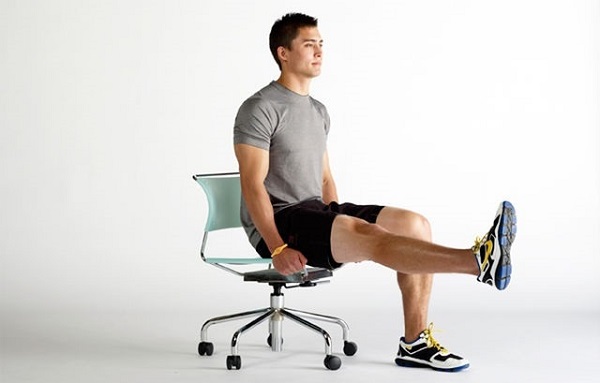 Bài ngồi nâng chân cho người đau khớp gối